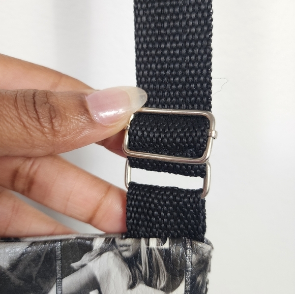 Vogue Print Black + White Women's Crossbody Bag Adjustable Strap - Picture 9 of 13